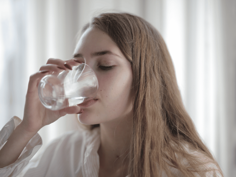 ดื่มน้ำเปล่าเพิ่มความชุ่มชื้นให้ร่างกาย