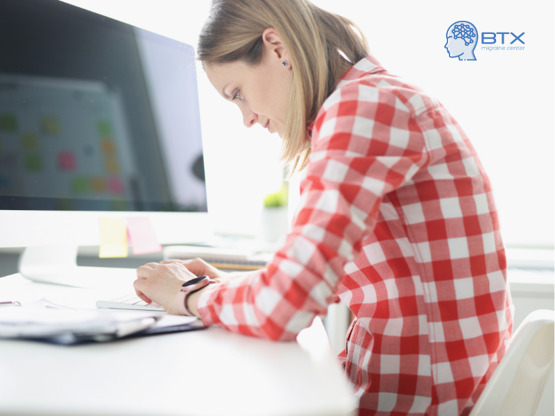 นั่งผิดท่า